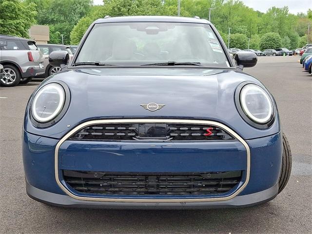 new 2025 MINI Hardtop car, priced at $39,510
