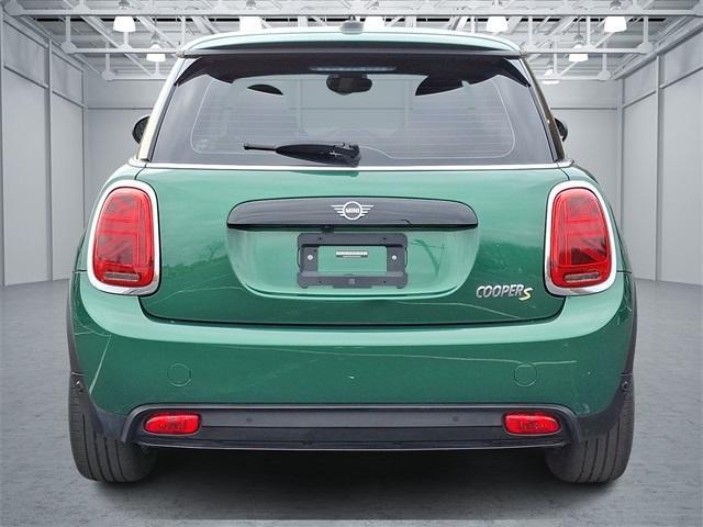 used 2023 MINI SE Hardtop car, priced at $19,888