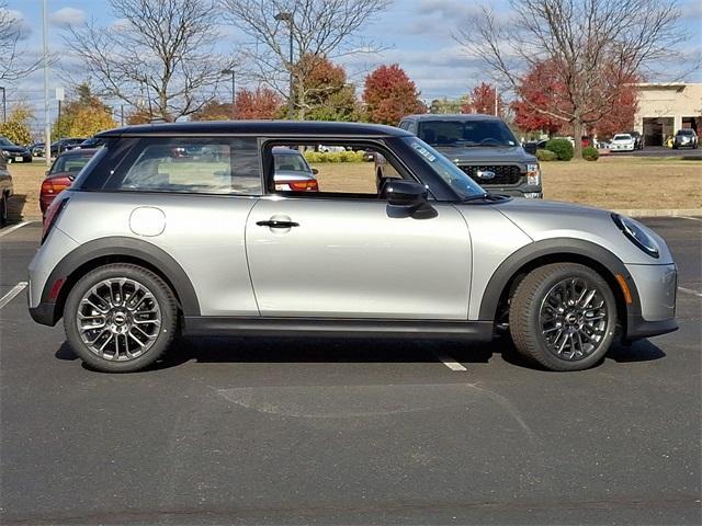 new 2025 MINI Hardtop car, priced at $32,345