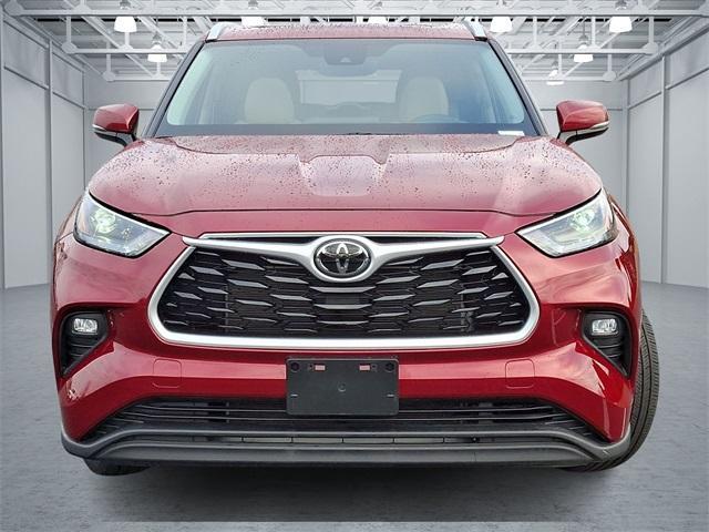 used 2022 Toyota Highlander car, priced at $35,770