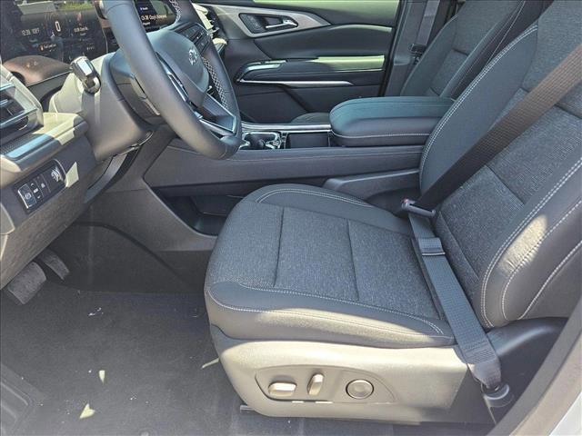new 2025 Chevrolet Traverse car, priced at $42,894
