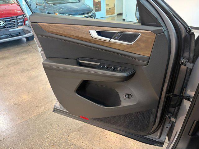 used 2025 Volkswagen Atlas car, priced at $35,059