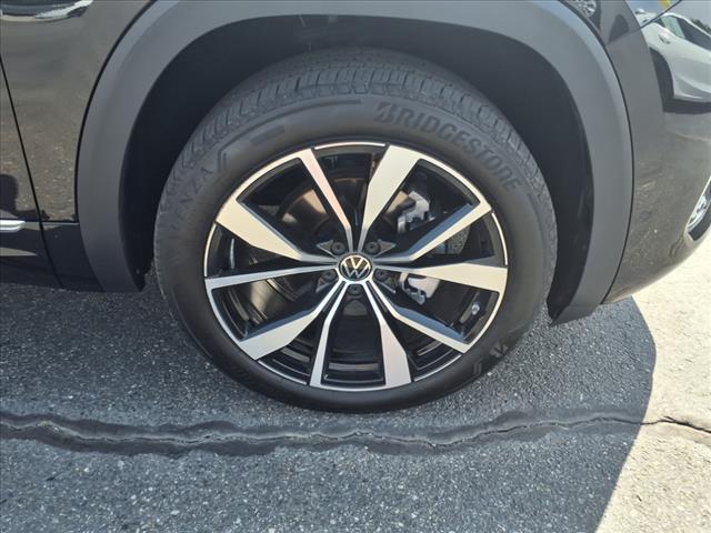 used 2024 Volkswagen Atlas car, priced at $46,877