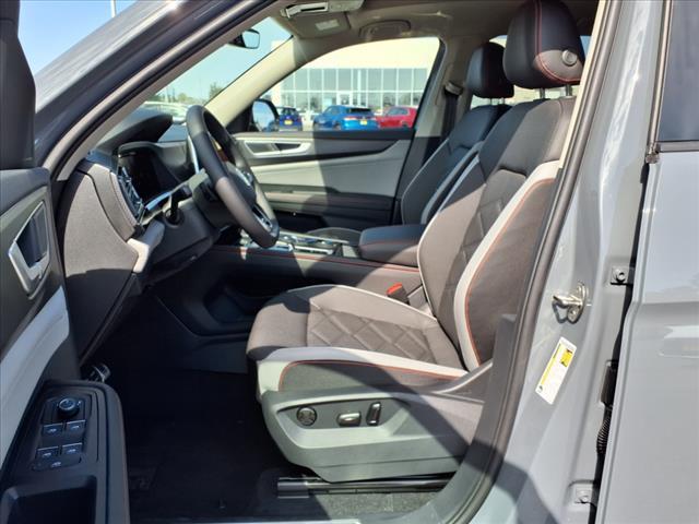 new 2025 Volkswagen Atlas car, priced at $45,014