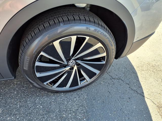 new 2025 Volkswagen ID.4 car, priced at $51,076