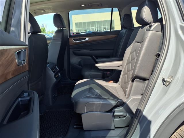 new 2025 Volkswagen Atlas car, priced at $48,348