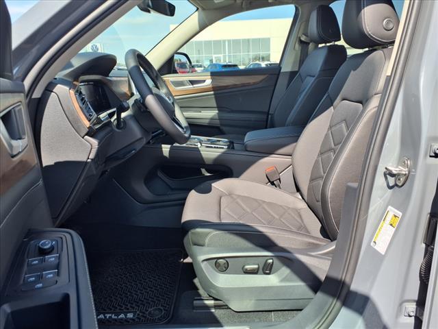 new 2025 Volkswagen Atlas car, priced at $48,348