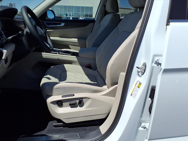 new 2025 Volkswagen Atlas car, priced at $57,394