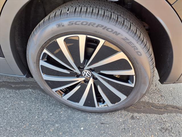 new 2025 Volkswagen ID.4 car, priced at $51,076