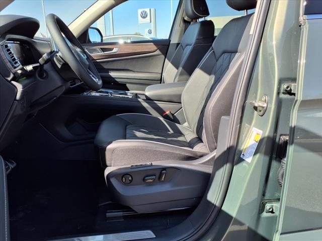 new 2025 Volkswagen Atlas car, priced at $56,244