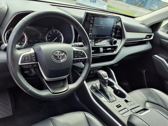 used 2022 Toyota Highlander car, priced at $40,990