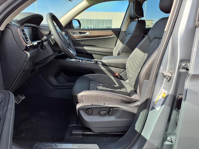 new 2025 Volkswagen Atlas car, priced at $56,244