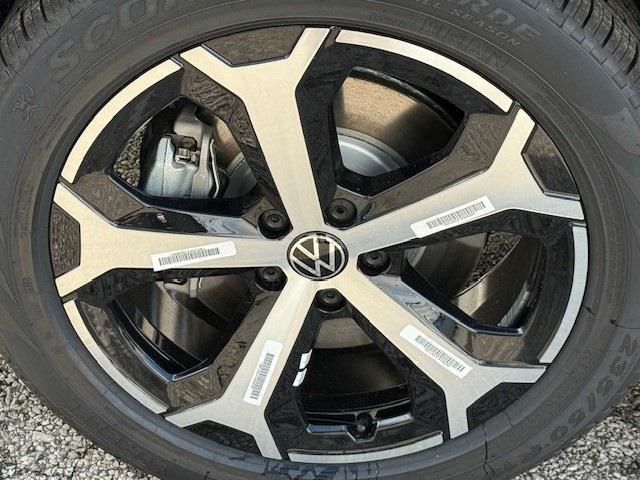 new 2025 Volkswagen Tiguan car, priced at $35,793