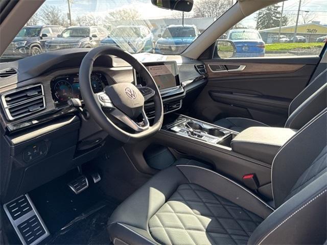 new 2025 Volkswagen Atlas car, priced at $53,738