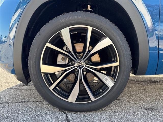 new 2025 Volkswagen Atlas car, priced at $53,738