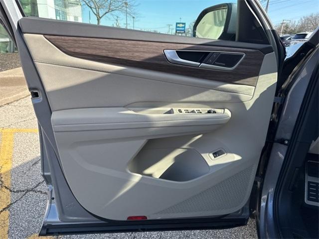 new 2025 Volkswagen Atlas car, priced at $53,738