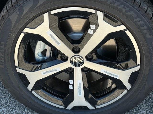 new 2025 Volkswagen Tiguan car, priced at $35,043