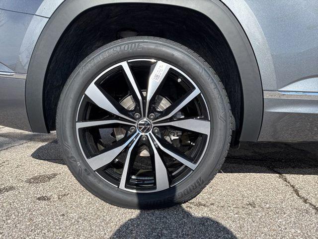 new 2025 Volkswagen Atlas car, priced at $51,238