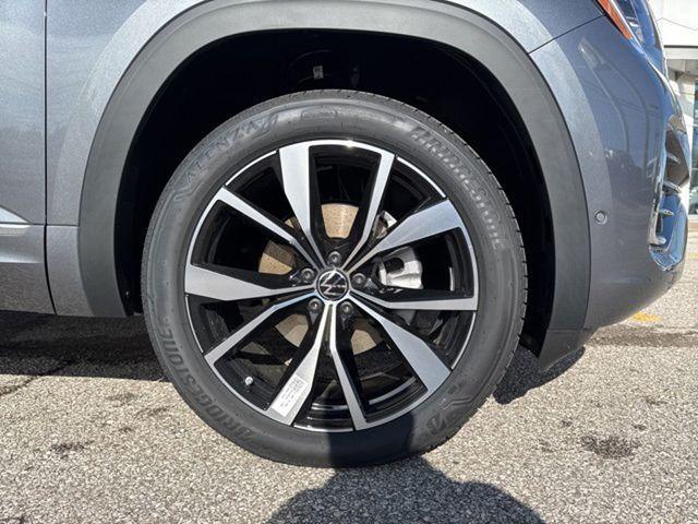 new 2025 Volkswagen Atlas car, priced at $51,238