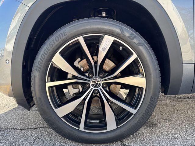 new 2025 Volkswagen Atlas car, priced at $51,238
