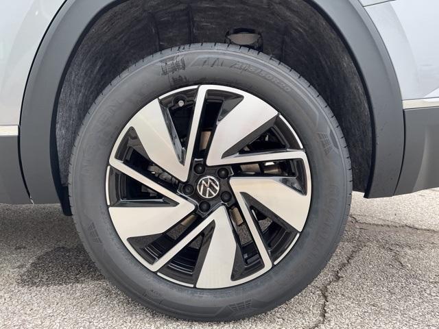 new 2025 Volkswagen Atlas car, priced at $47,899