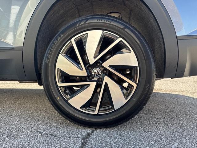 used 2024 Volkswagen Atlas car, priced at $35,495