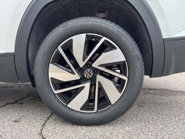 new 2025 Volkswagen Atlas car, priced at $43,056