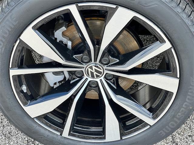 new 2025 Volkswagen Atlas car, priced at $54,175