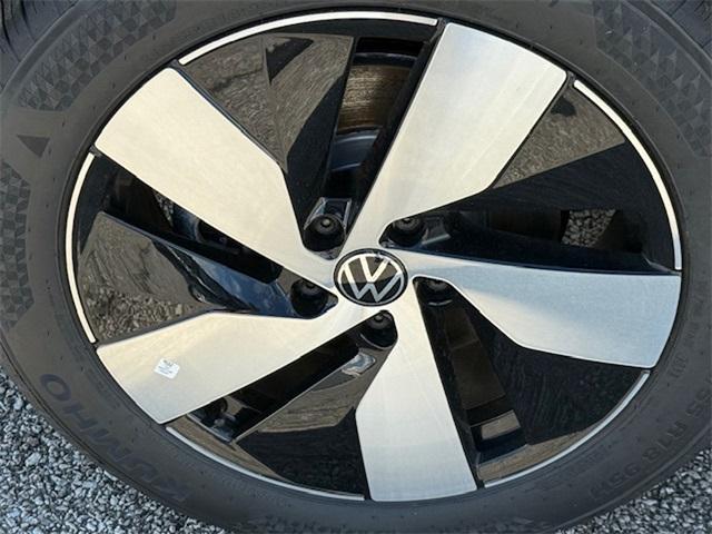 new 2025 Volkswagen Taos car, priced at $27,453