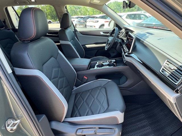 new 2025 Volkswagen Atlas car, priced at $44,443