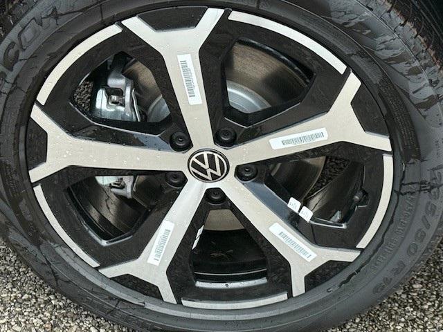 new 2025 Volkswagen Tiguan car, priced at $32,452