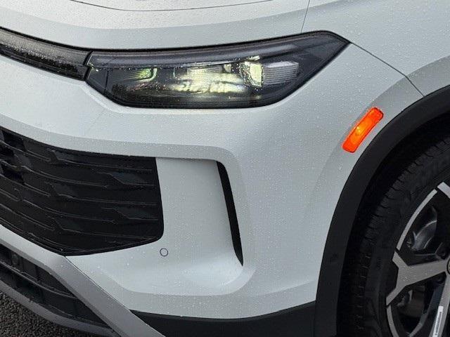 new 2025 Volkswagen Tiguan car, priced at $32,452