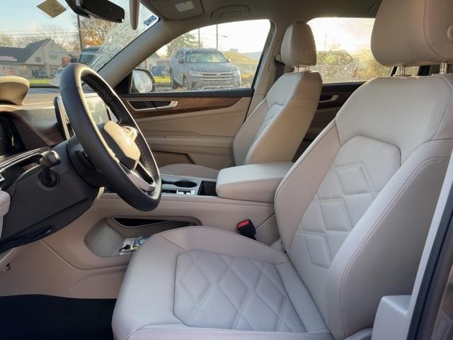 new 2024 Volkswagen Atlas car, priced at $37,305