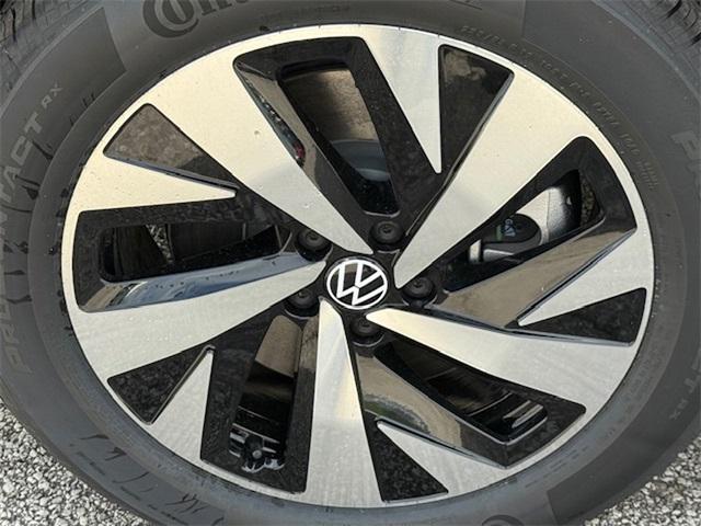 new 2025 Volkswagen ID.4 car, priced at $40,804