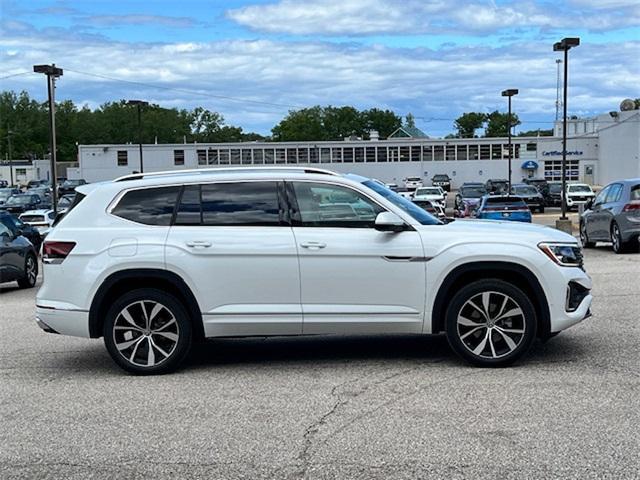 new 2025 Volkswagen Atlas car, priced at $53,946