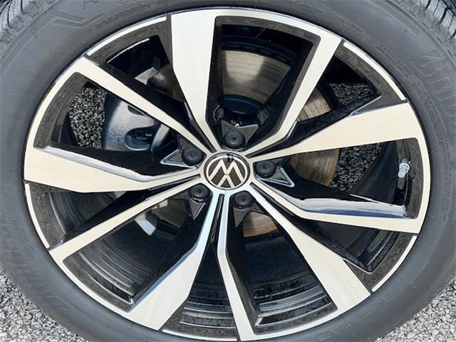 new 2025 Volkswagen Atlas car, priced at $53,946