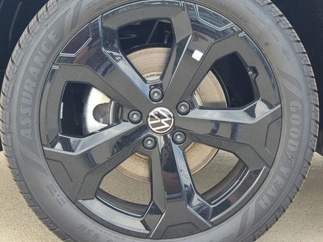 new 2025 Volkswagen Taos car, priced at $34,298