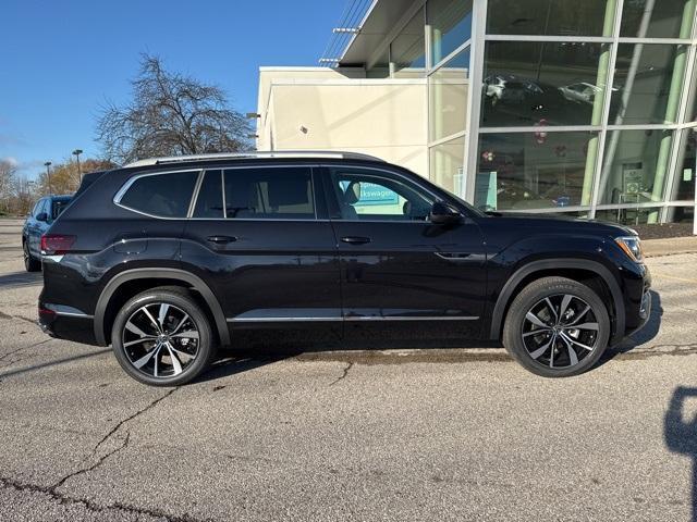 new 2025 Volkswagen Atlas car, priced at $52,420