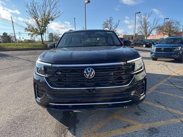 new 2025 Volkswagen Atlas car, priced at $52,420