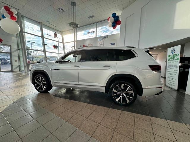 new 2024 Volkswagen Atlas car, priced at $49,979