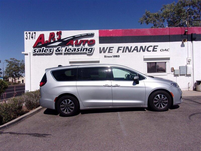 used 2023 Chrysler Pacifica Hybrid car, priced at $23,777