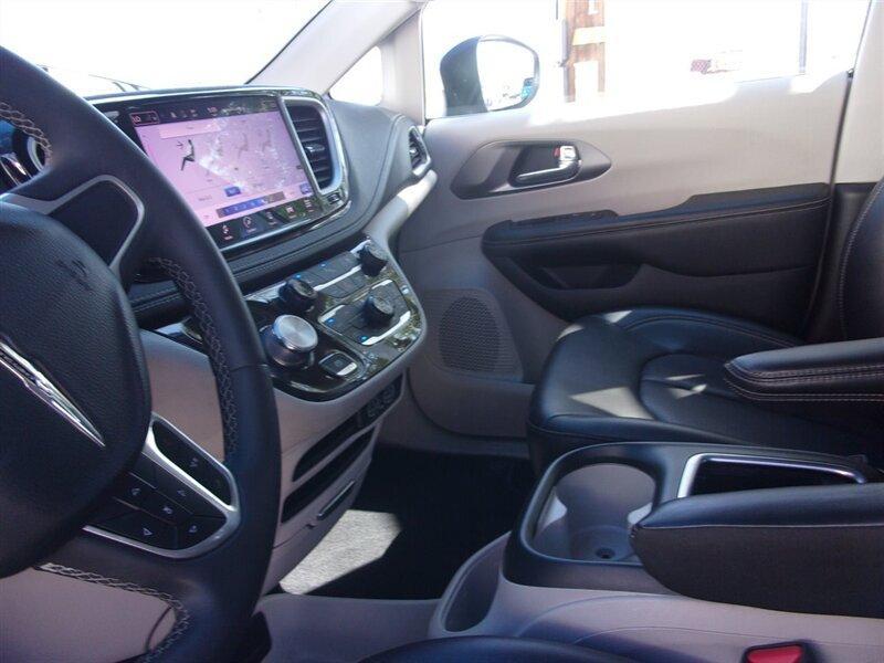 used 2023 Chrysler Pacifica Hybrid car, priced at $23,777