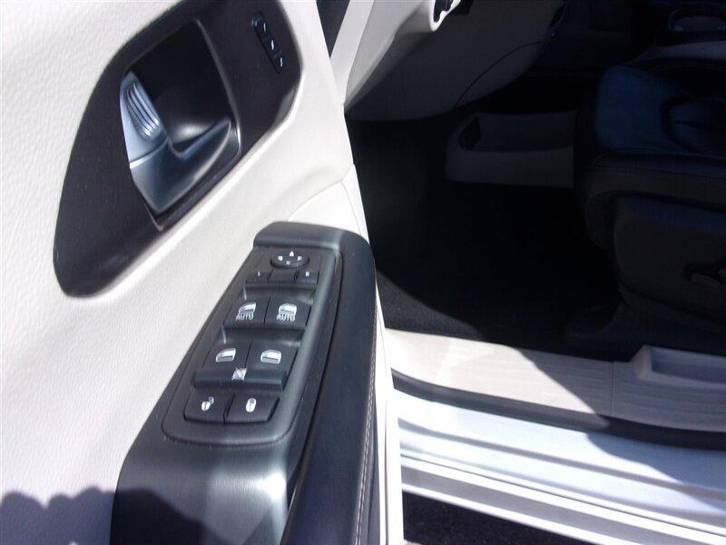 used 2023 Chrysler Pacifica Hybrid car, priced at $23,777