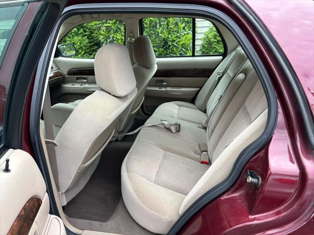 used 2005 Mercury Grand Marquis car, priced at $6,900
