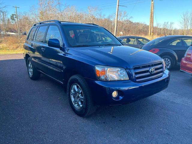 used 2005 Toyota Highlander car, priced at $5,700