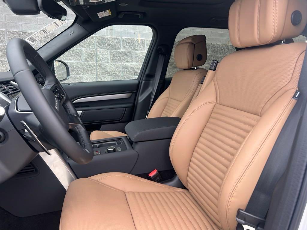 new 2025 Land Rover Discovery car, priced at $75,525