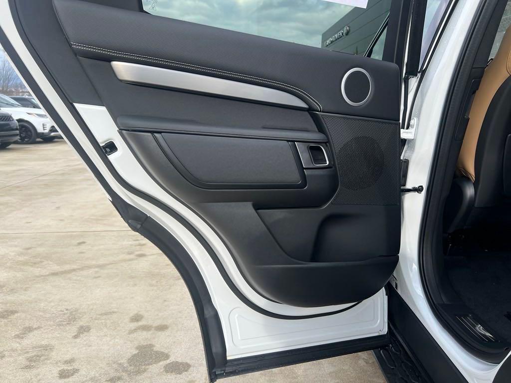 new 2025 Land Rover Discovery car, priced at $75,525