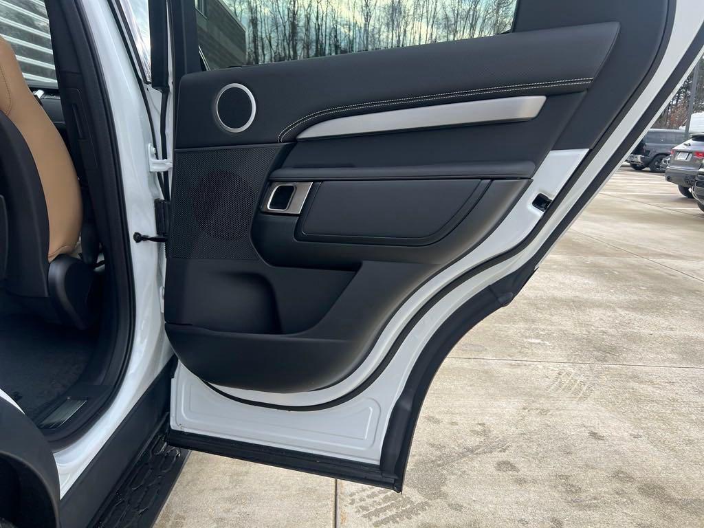 new 2025 Land Rover Discovery car, priced at $75,525