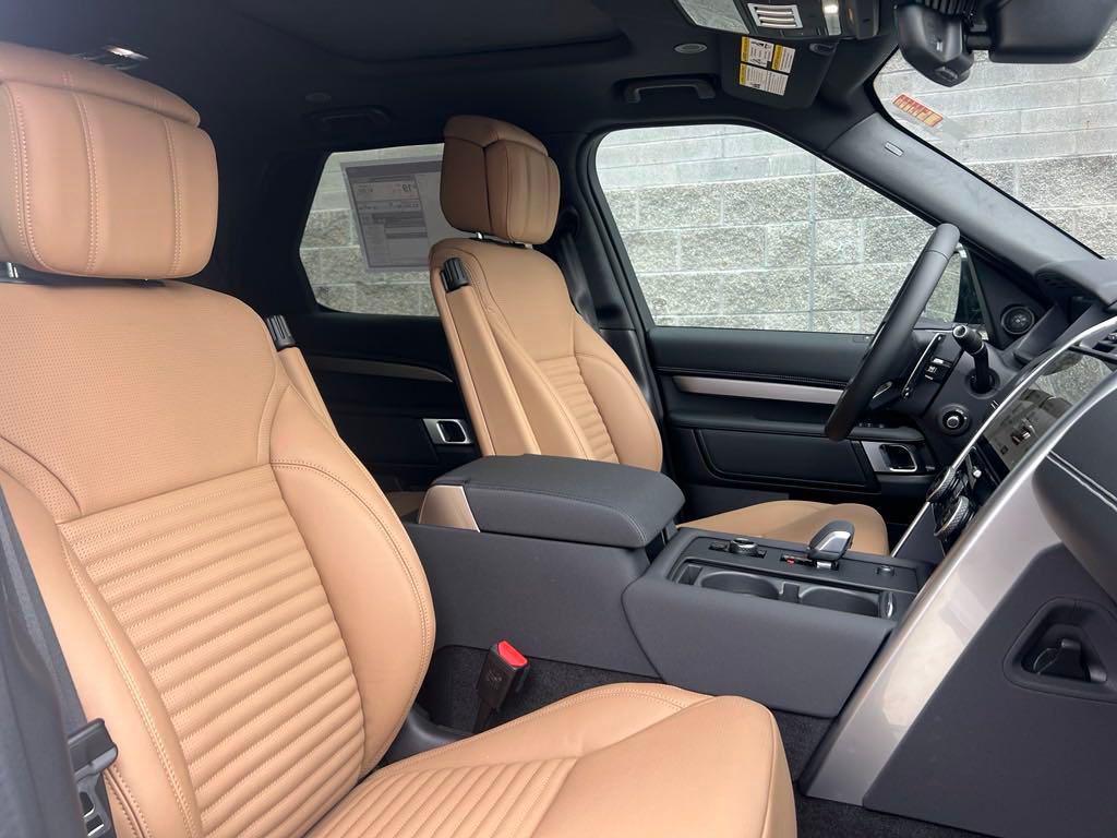 new 2025 Land Rover Discovery car, priced at $75,525