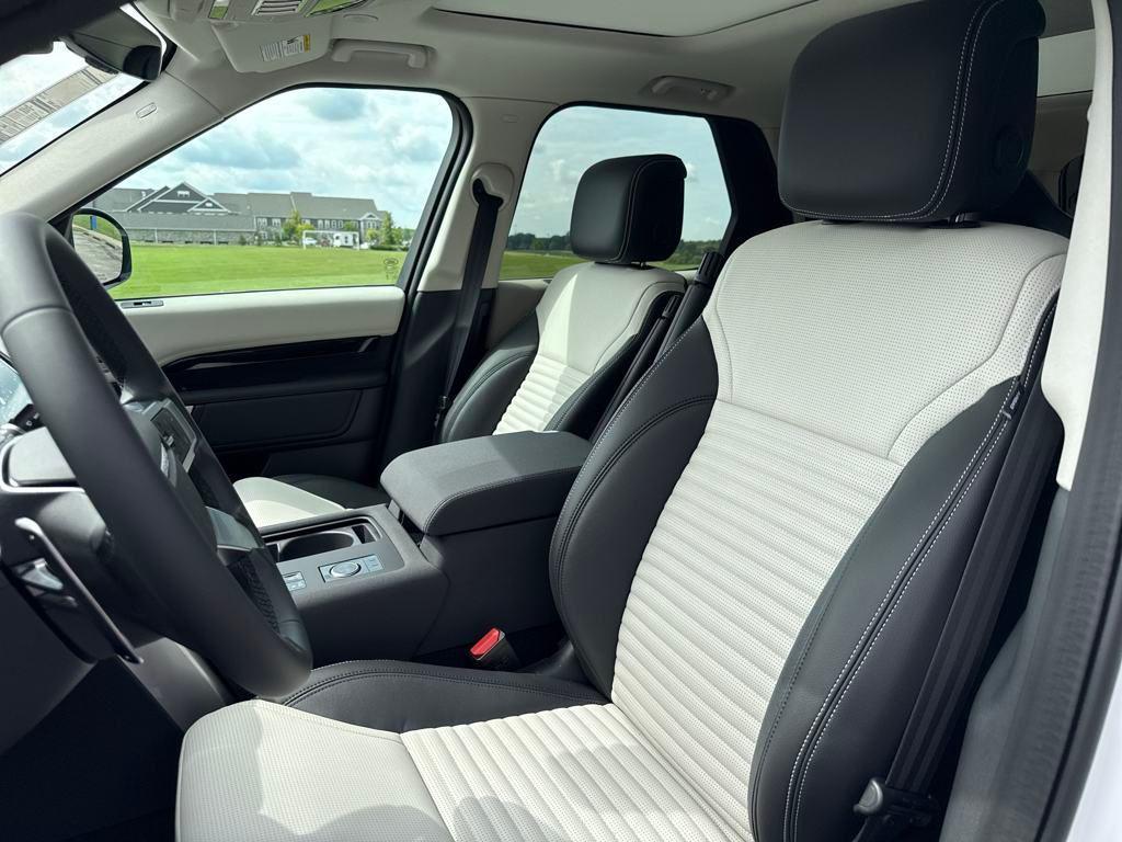 new 2025 Land Rover Discovery car, priced at $66,593